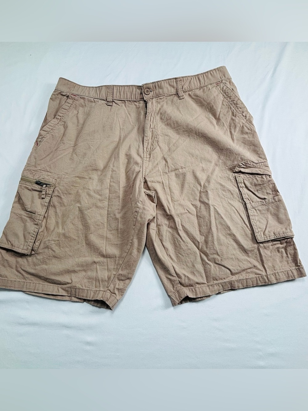 Men's Cargo Shorts in Tan - Classic Casual Style M565
